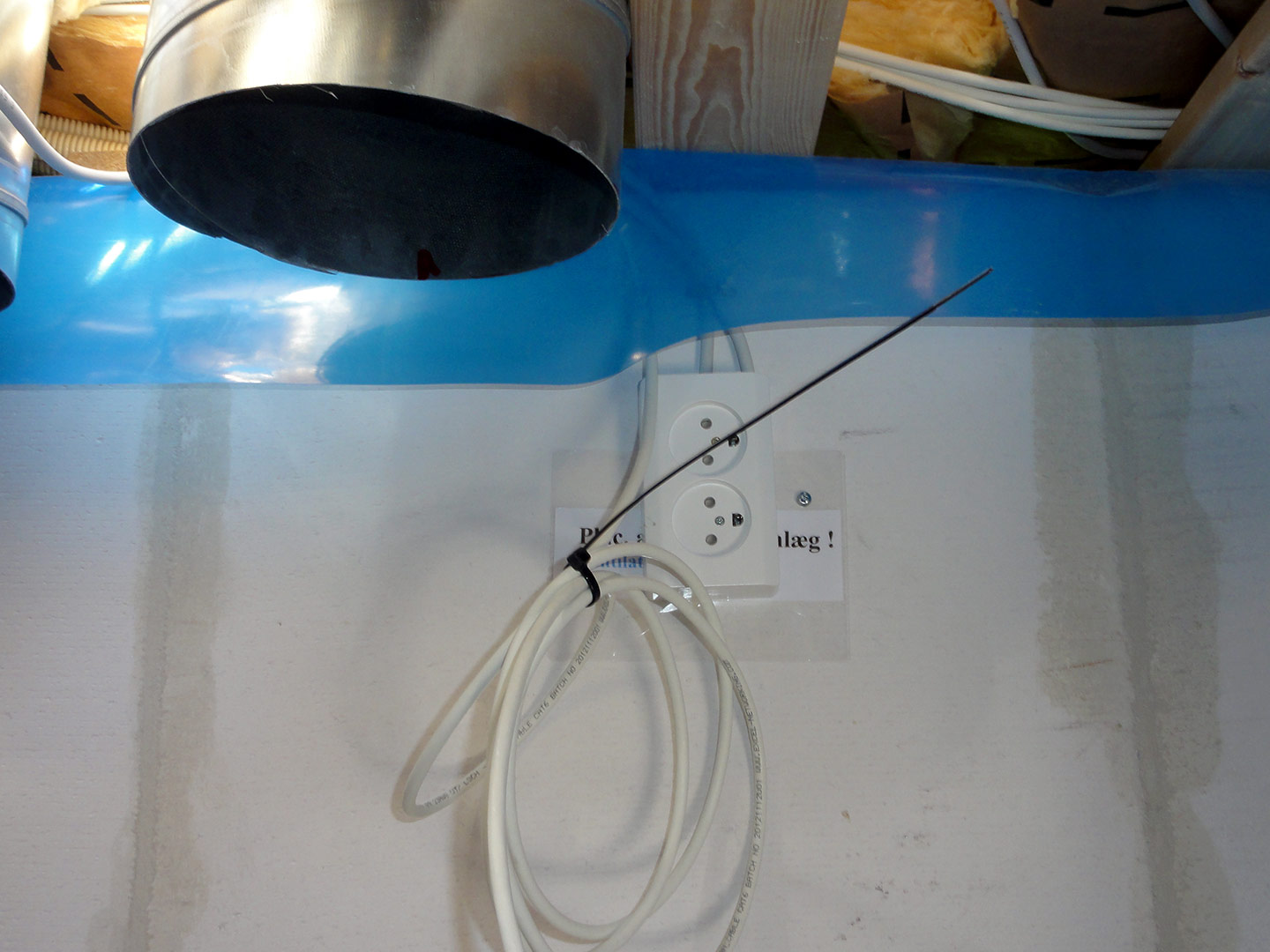 2013-06-18-16-37-58_08605 2013-06-18-16-37-58_08605